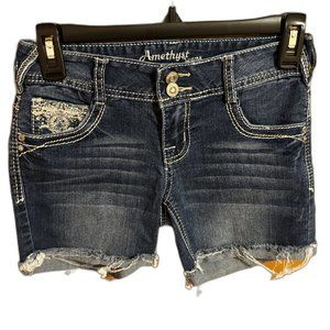 Amethyst Women's Jean Shorts Size: 0‎ Raw Hem
